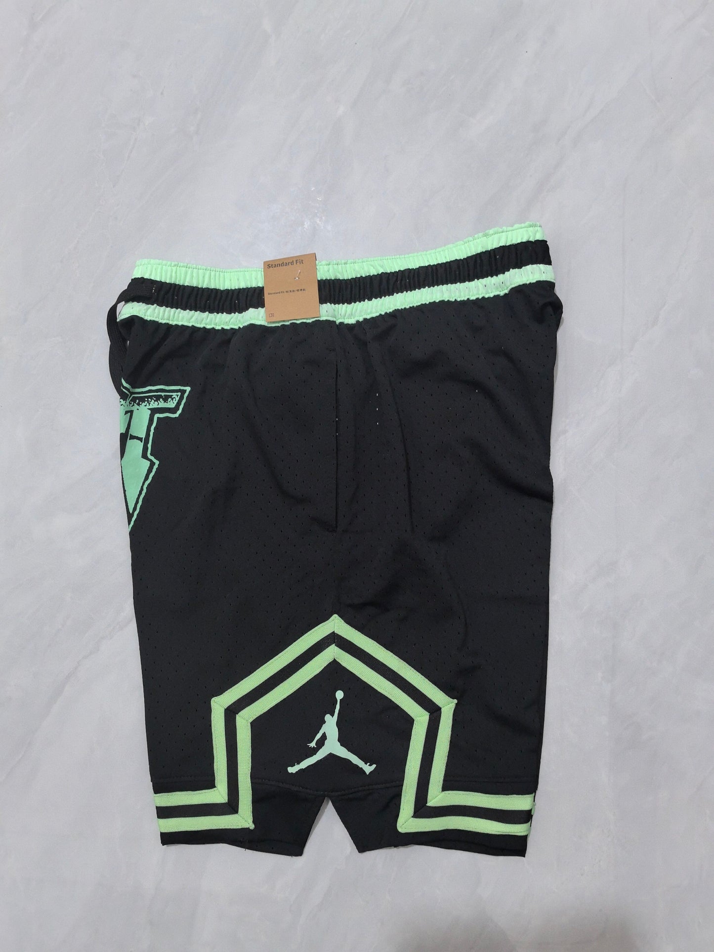 Jordan short black n lime green
