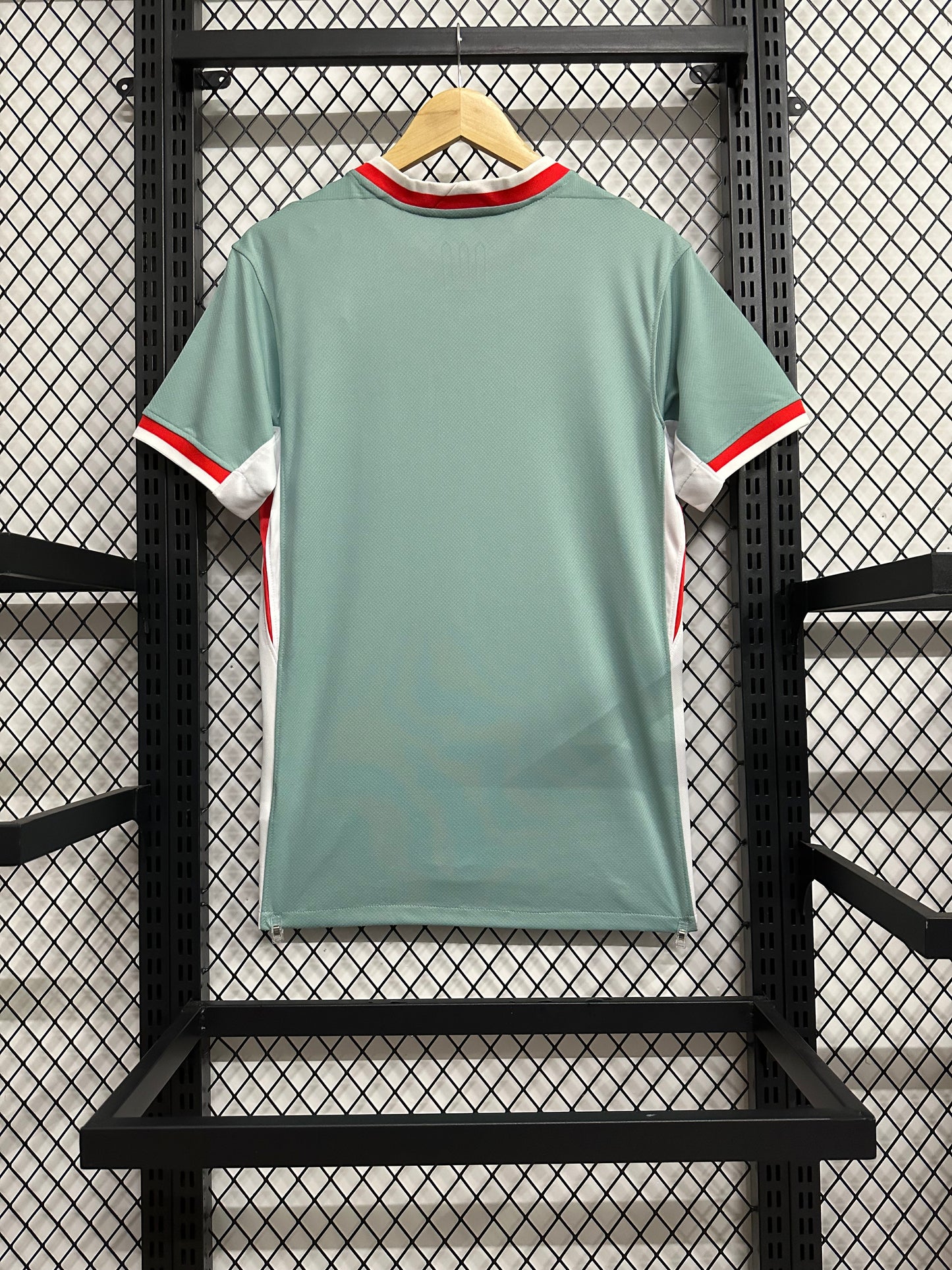 Atletico Madrid 24-25 away shirt