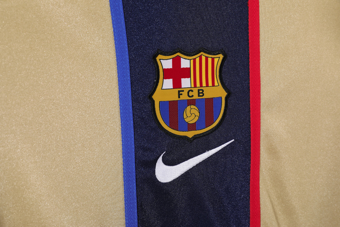Barcelona 01/02 away shirt
