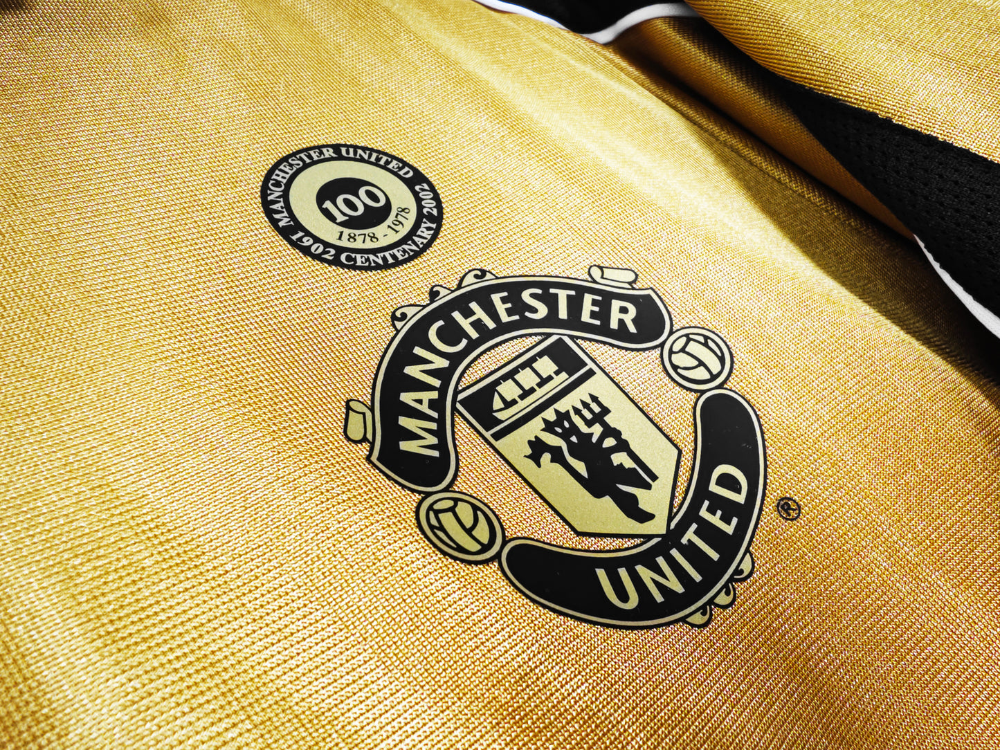 Manchester United 01/02 away shirt