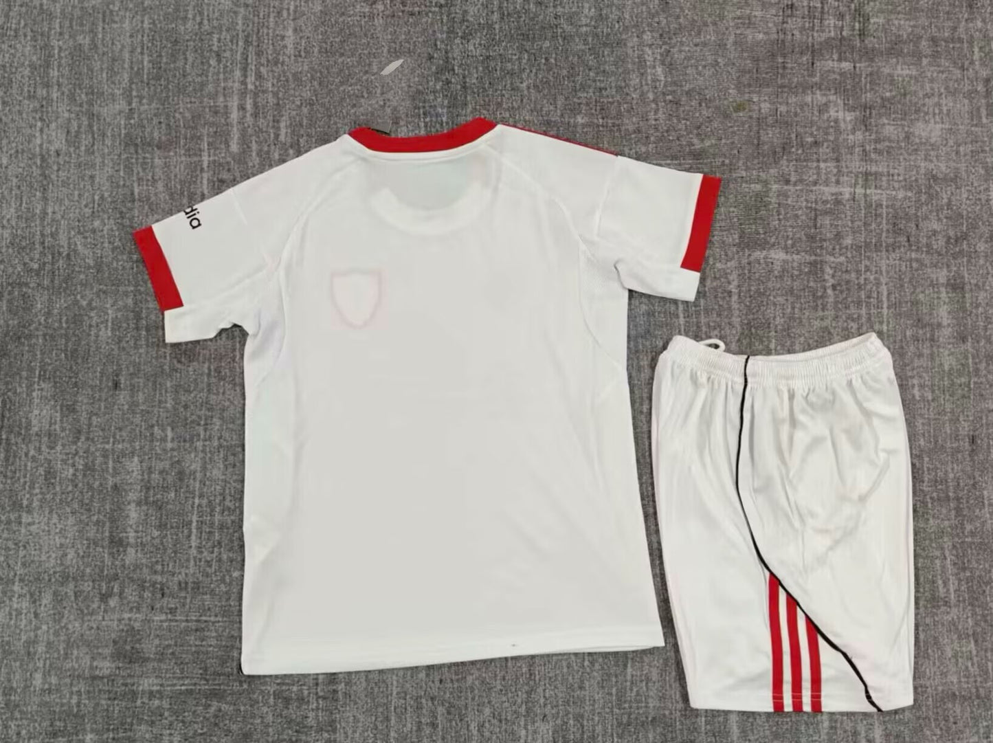 Liverpool kids away shirt 25/26
