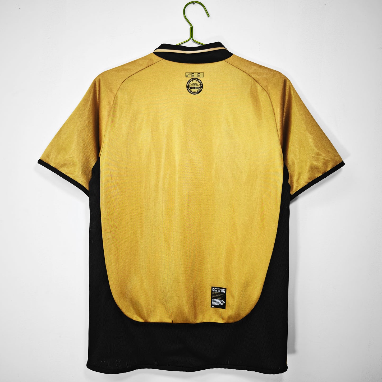 Manchester United 01/02 away shirt