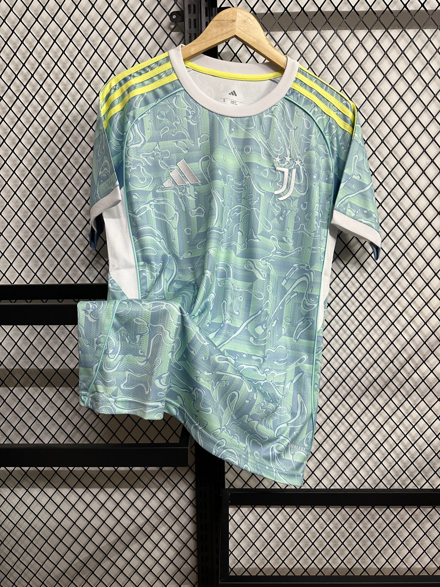 Juventus 25/26 away kit