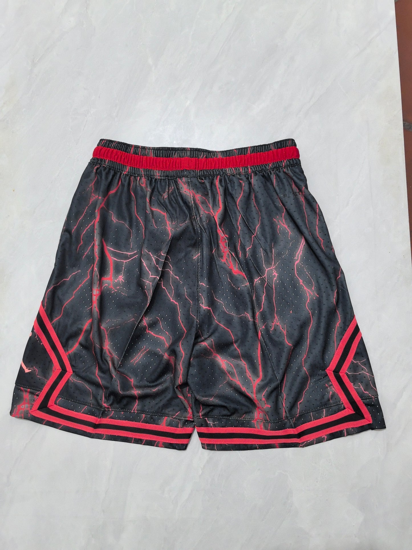 Jordan short black n red