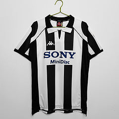 Juventus 97/98 retro shirt